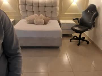 mikeila_swan