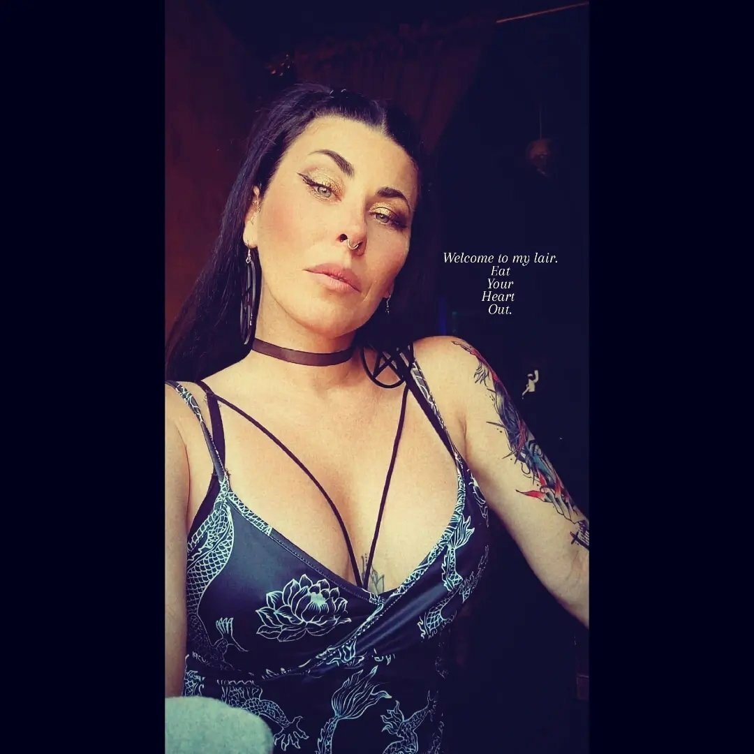 Reanna and Holly eat each other's pussy for GGW — 9